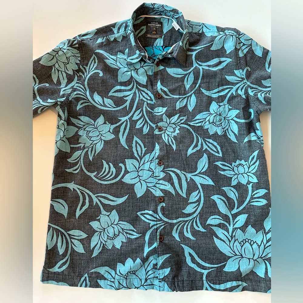 Quicksilver Waterman collection men’s Large Hawaiian shirt. Short sleeves.